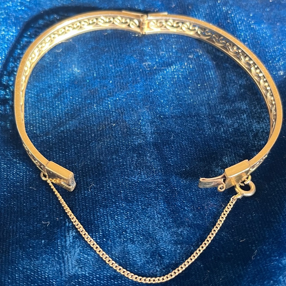 Vintage S. Winard 1/20 12K Gold Filled Hinged Bangle Bracelet with Safety Chain - Picture 7 of 8